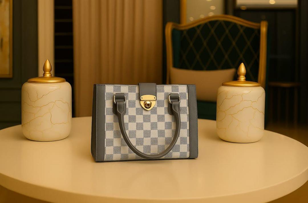Luna Carry – Stylish Ladies Handbag
